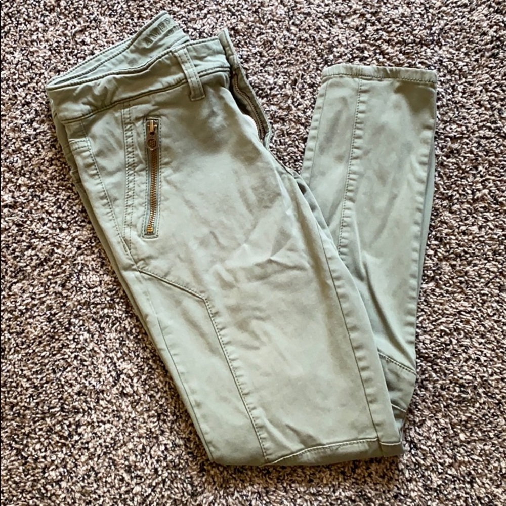 AE Capris